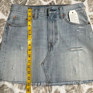 BRAND NEW WITH TAG LEVI'S MINI SKIRT